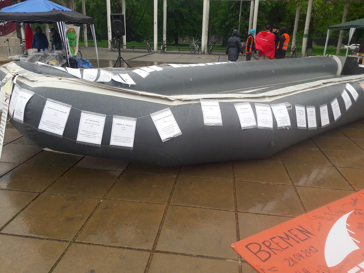 Sideview of the boat with documentation of failed escape attempts © Katharina Brunner 2019